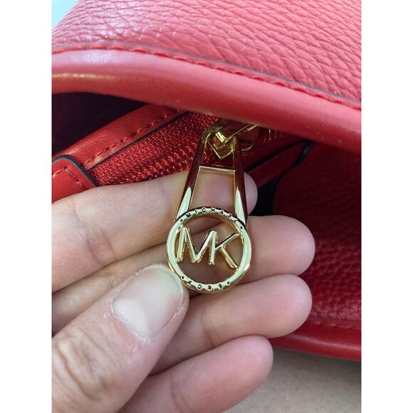 MICHAEL KORS, RED PEBBLED LEATHER XL EVERYDAY SHOULDER BAG - Picture 16 of 16